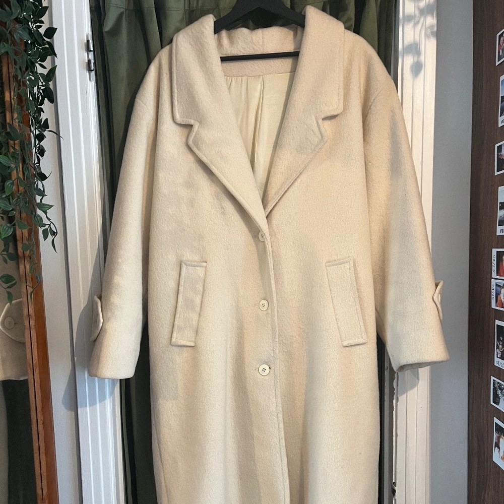 100% wool cream coat made in Canada - Picture 1 of 11
